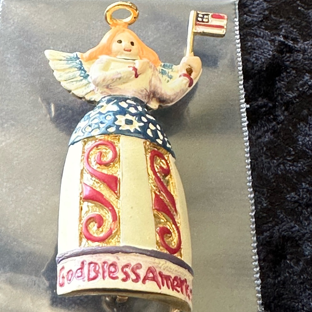 Jim Shore God Bless America Brooch